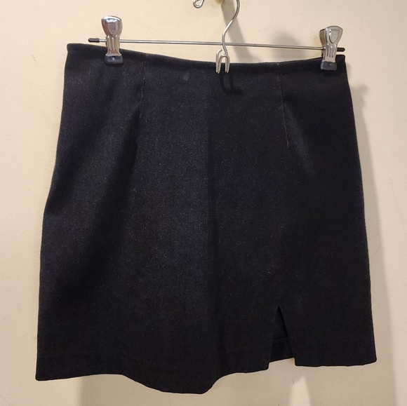 Express black mini skirt size 1/2 - Picture 6 of 8